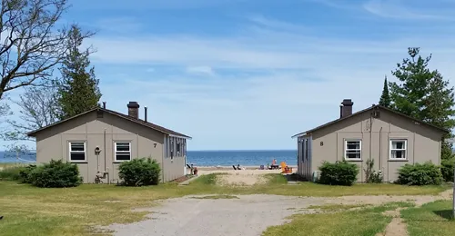 Thomas' Parkside Cottages